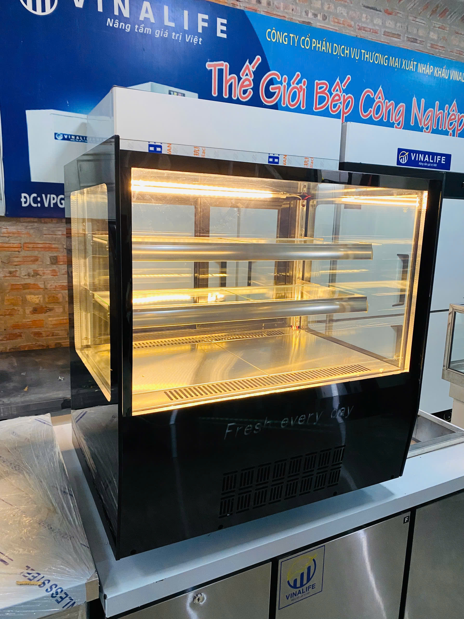 Tủ Bánh Kem Để Bàn Vuông 90cm