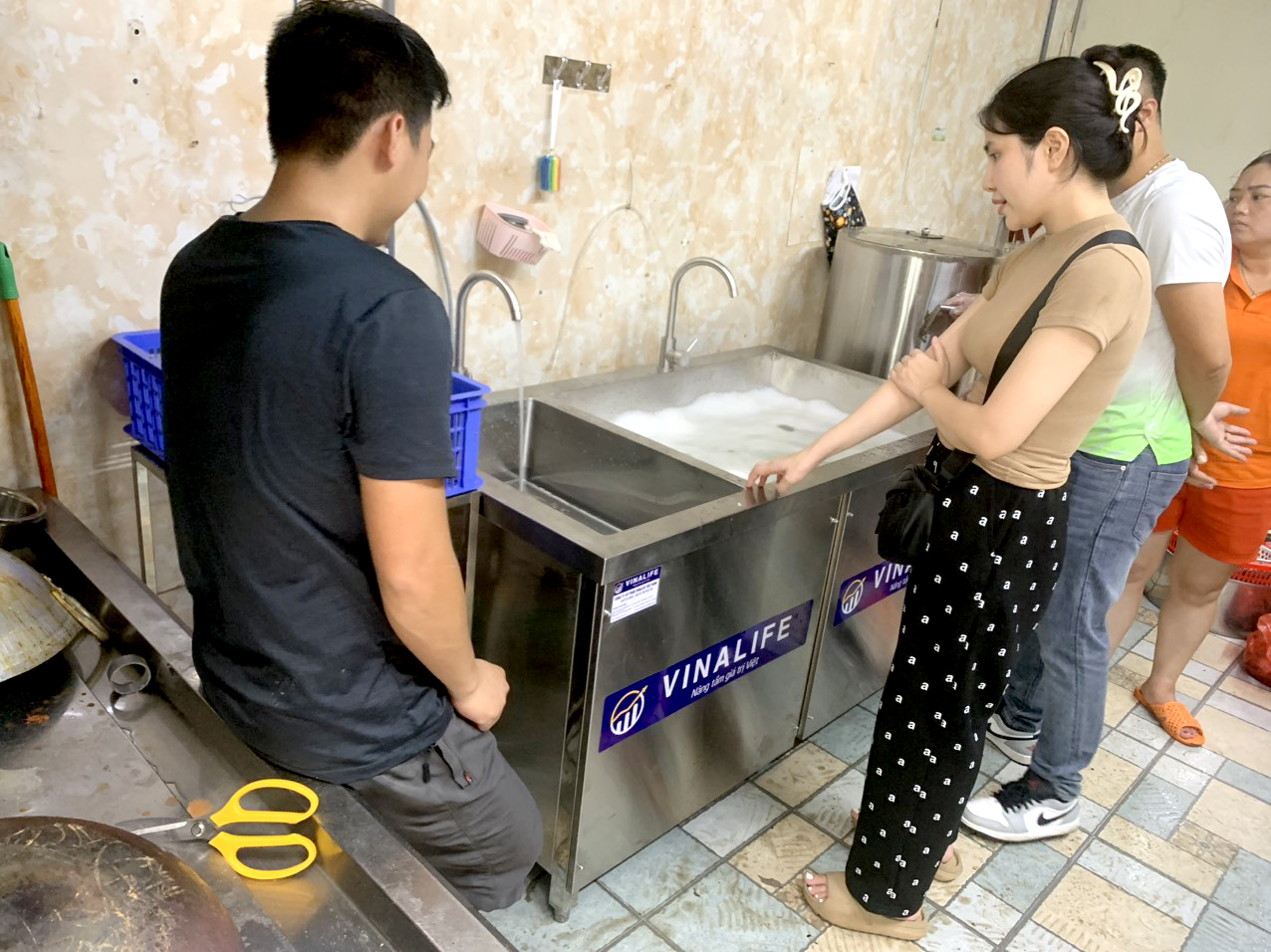 Bàn giao lắp đặt Máy rửa bát siêu âm cho nhà hàng tại Hoàng Mai - Hà Nội